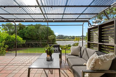 Photo of property in 2 Wharf Road, Te Atatu Peninsula, Auckland, 0610