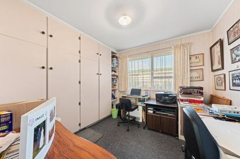 Photo of property in 1 Airedale Place, Waitara, 4320