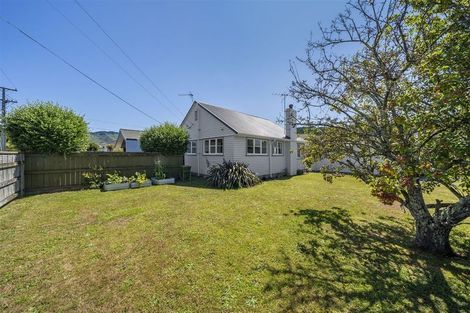 Photo of property in 2 Robertson Street, Elderslea, Upper Hutt, 5018