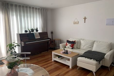 Photo of property in 67 Hogans Road, Glenfield, Auckland, 0629