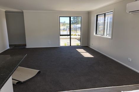 Photo of property in 42 Karearea Avenue, Kenepuru, Porirua, 5022