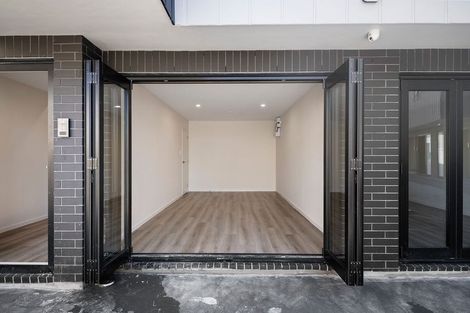 Photo of property in 9/2 Nikau Street, New Lynn, Auckland, 0600