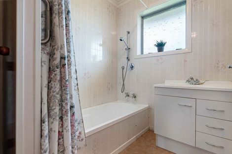 Photo of property in 2/13 Kowhai Avenue, Mangere Bridge, Auckland, 2022