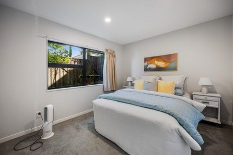 Photo of property in 25b Kiteroa Terrace, Rothesay Bay, Auckland, 0630