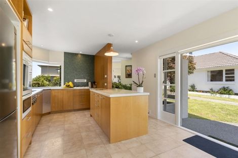 Photo of property in 31b Stanley Point Road, Stanley Point, Auckland, 0624