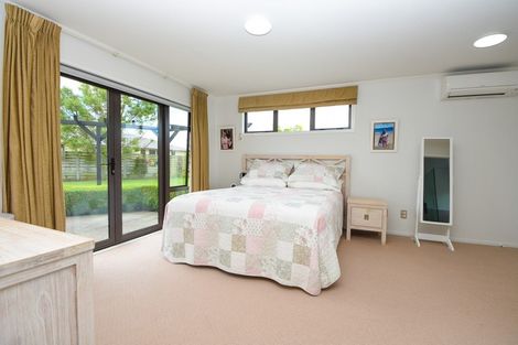 Photo of property in 8 Daffodil Grove, Carterton, 5713