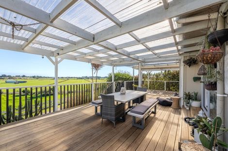 Photo of property in 24 Harakeke Road, Te Horo, Otaki, 5581
