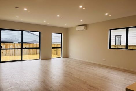 Photo of property in 19 Cronshaw Road, Karaka, 2113