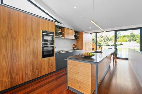 Photo of property in 15 Fillis Street, New Plymouth, 4310