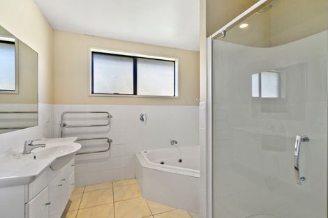 Photo of property in 60 Palatine Terrace, Saint Martins, Christchurch, 8022