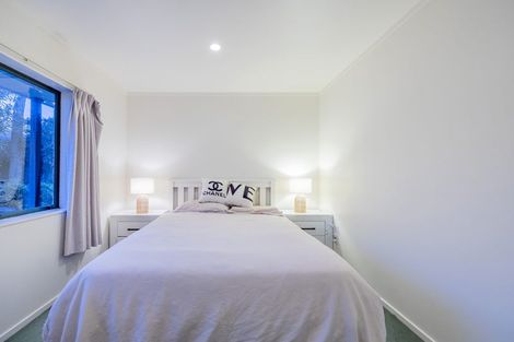 Photo of property in 14 Swanson Oaks, Swanson, Auckland, 0612