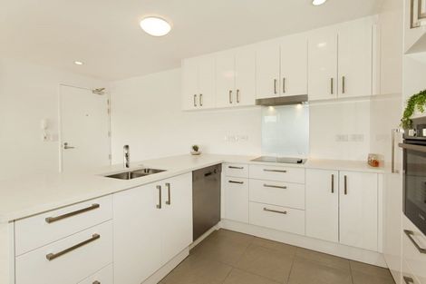 Photo of property in Apollo Apartments, 201/46 Rosedale Road, Rosedale, Auckland, 0632