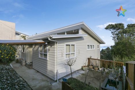 Photo of property in 35 Titiro Moana Road, Korokoro, Lower Hutt, 5012