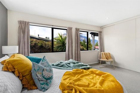Photo of property in 9 Larch Court, Kelvin Heights, Queenstown, 9300