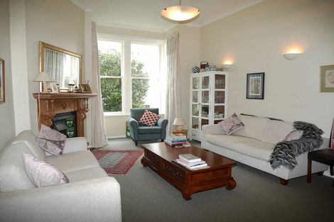 Photo of property in 152 Kelburn Parade, Kelburn, Wellington, 6012