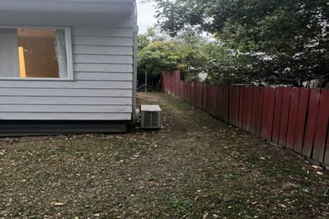 Photo of property in 2/30 Norwood Road, Bayswater, Auckland, 0622