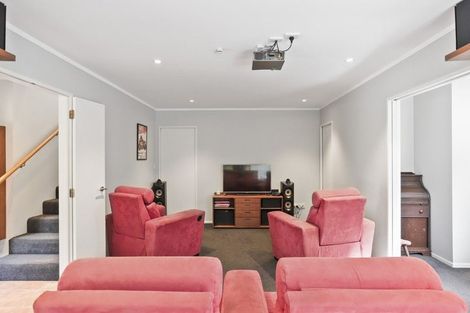 Photo of property in 13a Avonleigh Road, Green Bay, Auckland, 0604