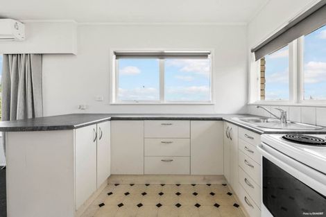 Photo of property in 2/31 Marcel Place, Glenfield, Auckland, 0629