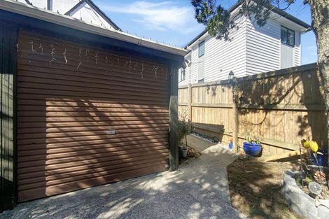 Photo of property in 2/24 Amberley Avenue, Te Atatu South, Auckland, 0610