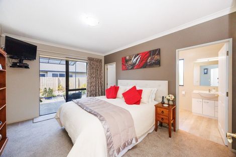 Photo of property in 4 Meridian Grove, Kelvin Grove, Palmerston North, 4414
