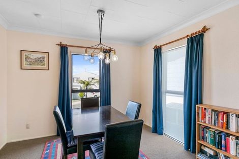 Photo of property in 23 Cheltenham Terrace, Newlands, Wellington, 6037