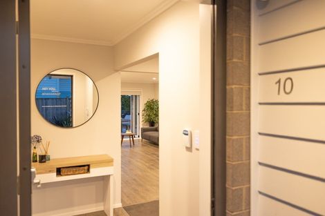 Photo of property in 10 Grenache Way, Kumeu, 0810