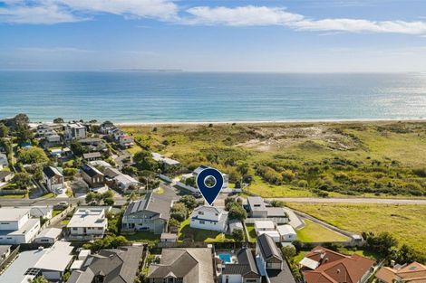 Photo of property in 1338 Papamoa Beach Road, Papamoa Beach, Papamoa, 3118