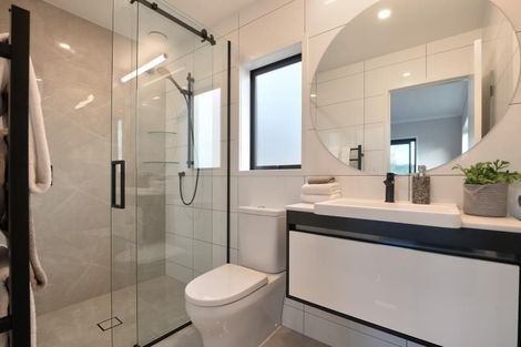 Photo of property in 38 Vinistra Road, Kumeu, 0810