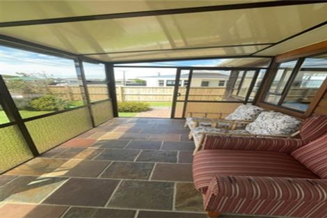 Photo of property in 1 Robbins Crescent, Hawera, 4610