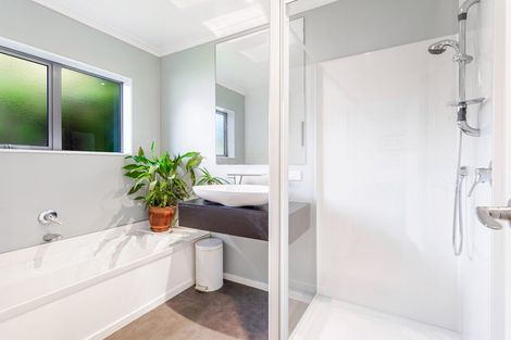 Photo of property in 16 Donald Place, Stillwater, Silverdale, 0993