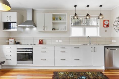 Photo of property in 17 Kapuka Road, Mangere Bridge, Auckland, 2022