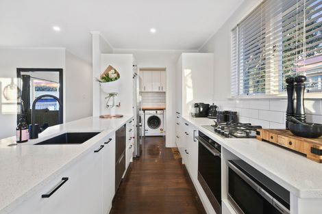 Photo of property in 10 Cobham Crescent, Kelston, Auckland, 0602