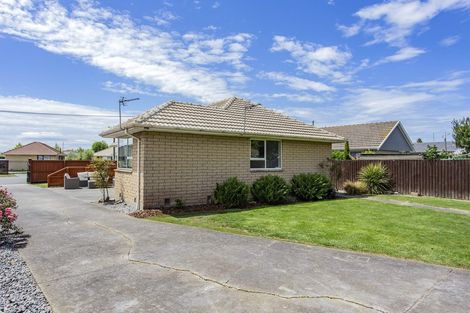 Photo of property in 82 Farquhars Road, Redwood, Christchurch, 8051