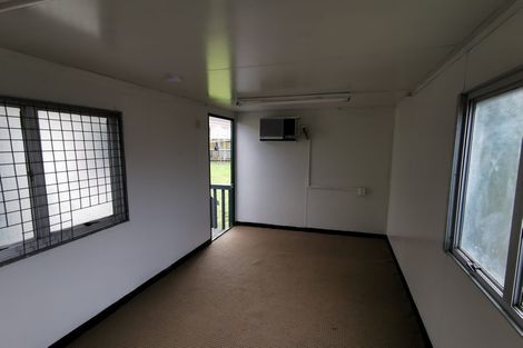 Photo of property in 2/17 Frobisher Way, Clendon Park, Auckland, 2103