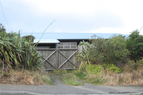 Photo of property in 12 Ruskin Road, Newlands, Wellington, 6037