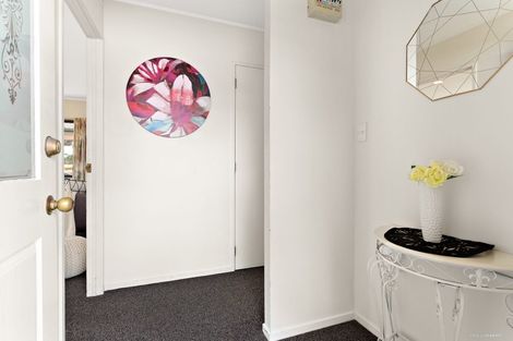 Photo of property in 2/148 Sunset Road, Unsworth Heights, Auckland, 0632