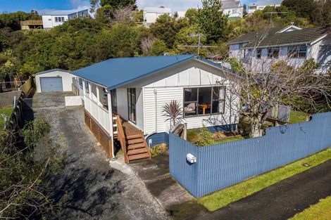 Photo of property in 2 Harold Grove, Stokes Valley, Lower Hutt, 5019
