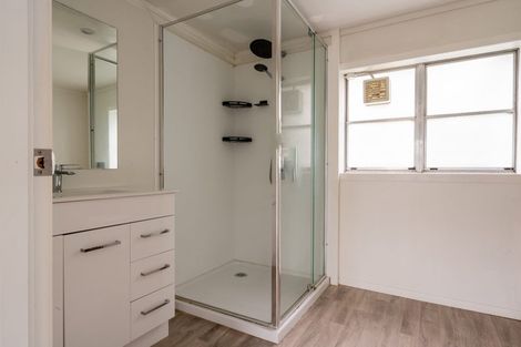 Photo of property in 1 Wakeling Avenue, Te Atatu South, Auckland, 0610