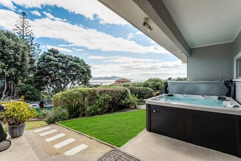 Photo of property in 16 Paneta Street, Paekakariki, 5034