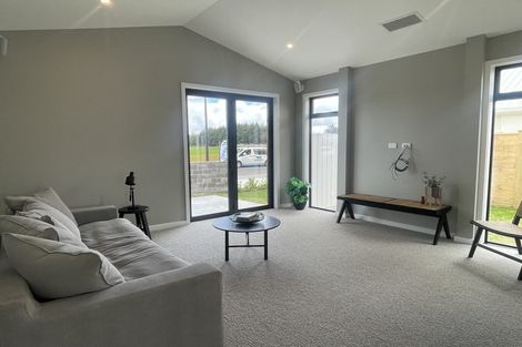 Photo of property in 92 Hugo Shaw Drive, Cambridge, 3434