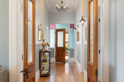 Photo of property in 5 Taranaki Street, Picton, 7220