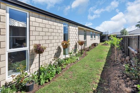 Photo of property in 4 Lanyard Place, One Tree Point, 0118