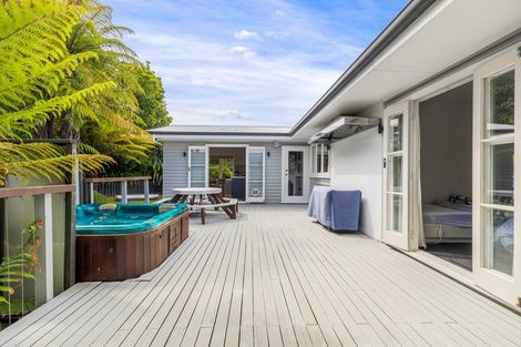 Photo of property in 2 Alberta Street, Acacia Bay, Taupo, 3330