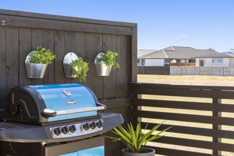 Photo of property in 15 Ponga Place, Papamoa Beach, Papamoa, 3118