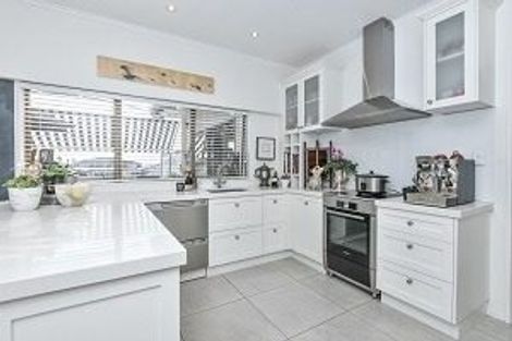 Photo of property in 6 Bungalore Place, Half Moon Bay, Auckland, 2012