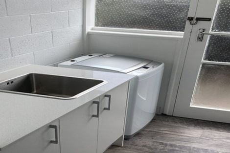 Photo of property in 2/12 The Parade, Bucklands Beach, Auckland, 2012