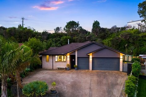 Photo of property in 23 Waldorf Crescent, Orewa, 0931