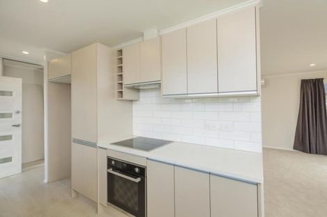 Photo of property in 1/862 East Coast Road, Northcross, Auckland, 0630