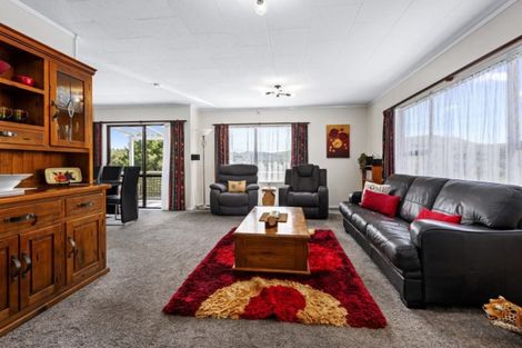 Photo of property in 13 Whitechapel Grove, Stokes Valley, Lower Hutt, 5019