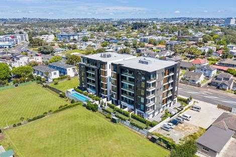 Photo of property in Frank Sargeson Apts, 202/74 Anzac Street, Takapuna, Auckland, 0622